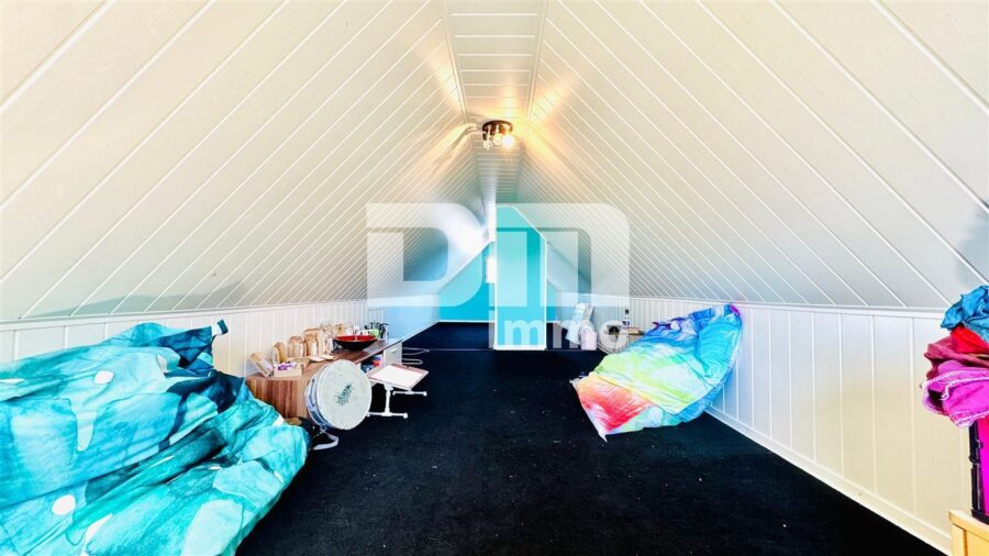 Charmantes Ein- bis Zweifamilienhaus mit großem Garten in begehrter Lage - DG Maisonettebereich / Nutzfläche